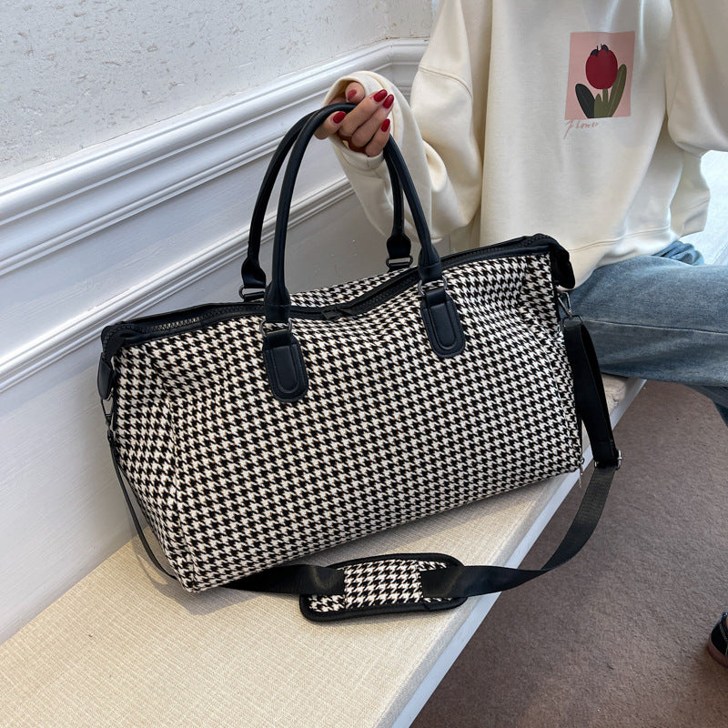 Houndstooth Wool Travel Bag – Elegant Utility