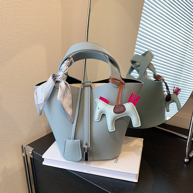 High-End Western-Style Women’s Bucket Lock Bag