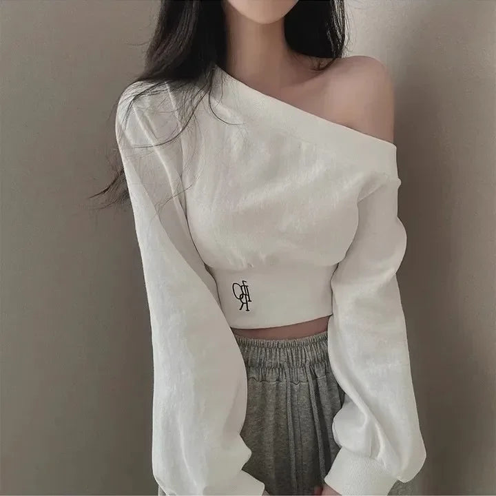 STOCK-Spice Girl Oblique Collar Sweater – Cropped Embroidered Top