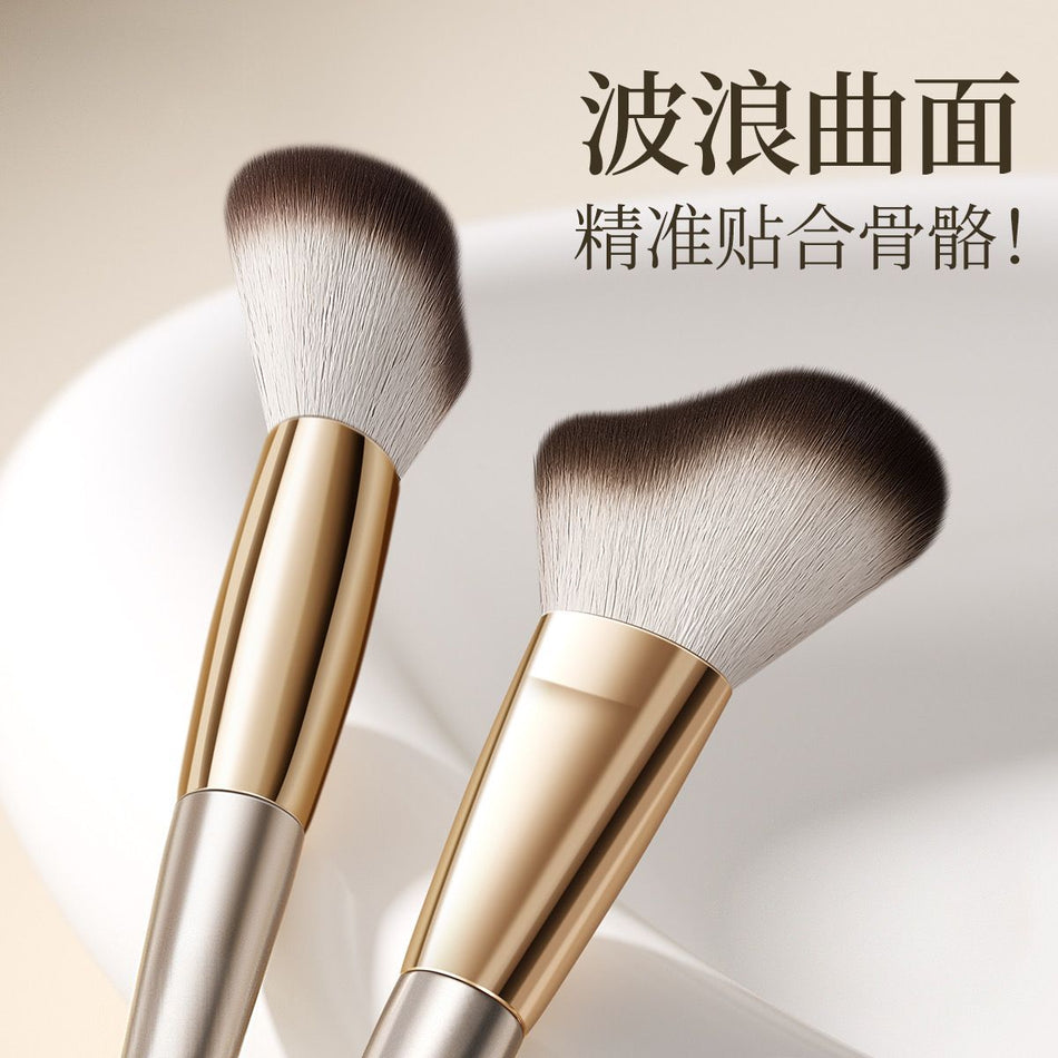 Wavy Contouring Brush – Side Face & Shadow Makeup Tool