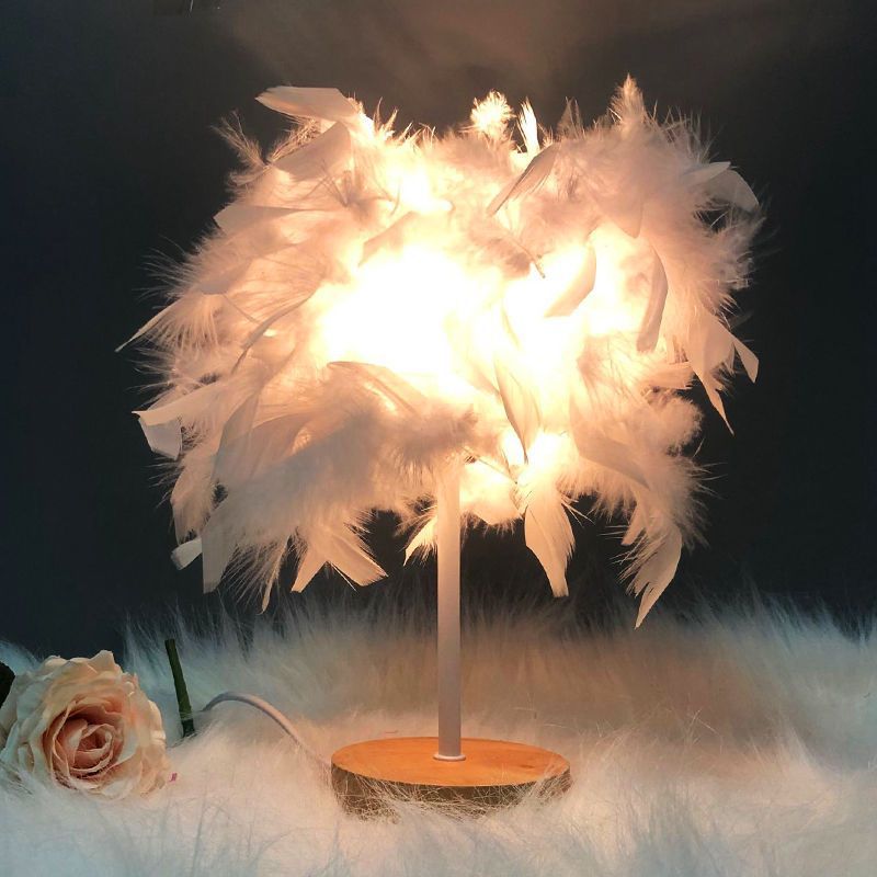 Nordic Feather Bedside Table Lamp – Luxury Night Light ✨🪶