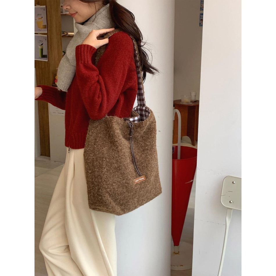 Ankora Red Mao Mao Plush Bucket Shoulder Bag Large Women Pro