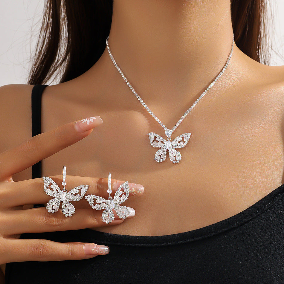 Elegant Butterfly Necklace & Earrings Set – Stylish Jewelry