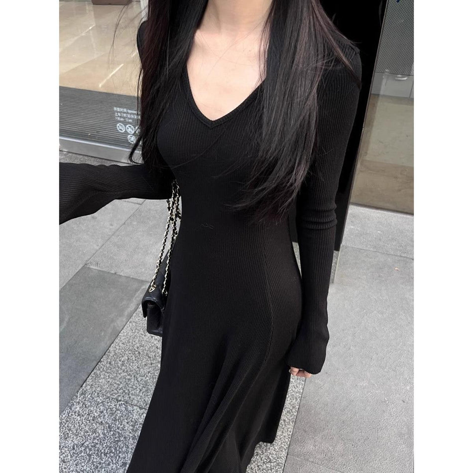 Elegant V-Neck Black Knitted Long Dress