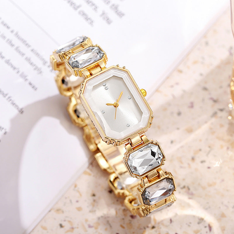 Women’s Diamond Watch – Elegant & Luxury Accessory