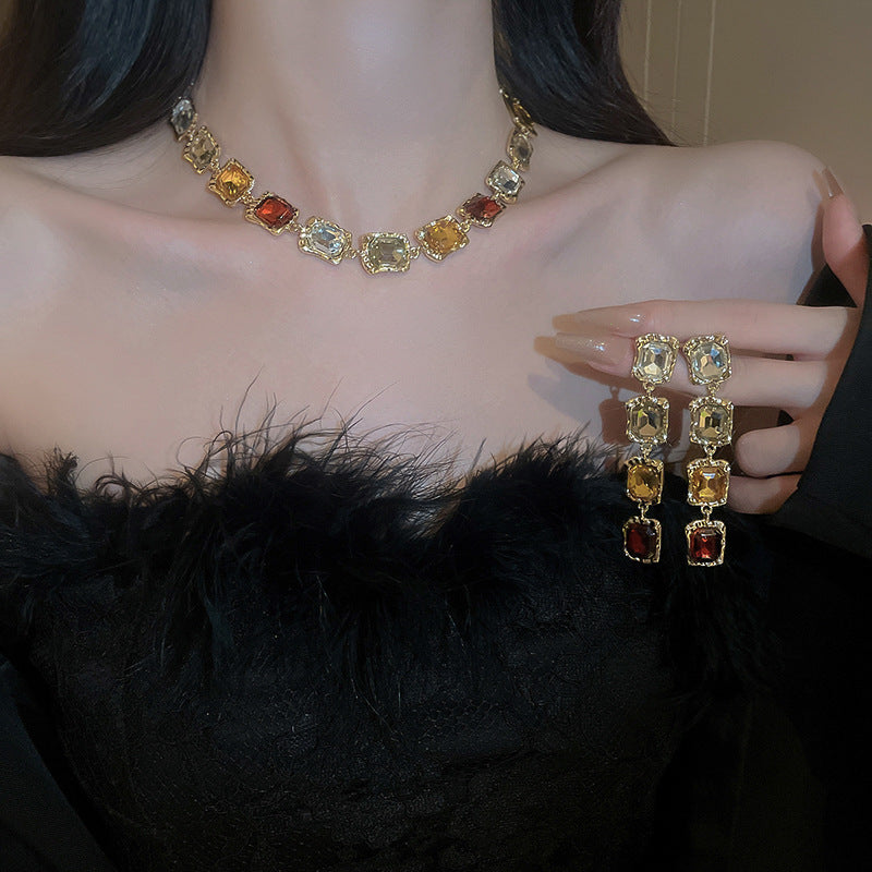 Retro Diamond Square Choker – Elegant Court Necklace