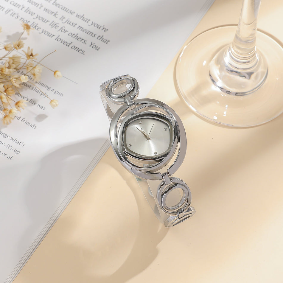 Women’s Retro Quartz Bracelet Watch – Hollow High-End Design