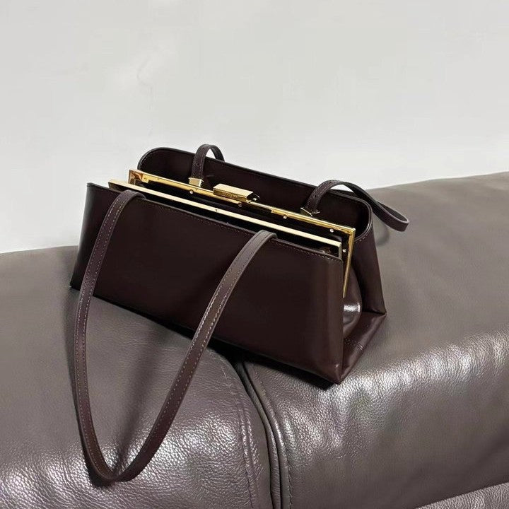 Autumn 2026 Light Luxury Retro Saddle Baguette Bag Women Pro