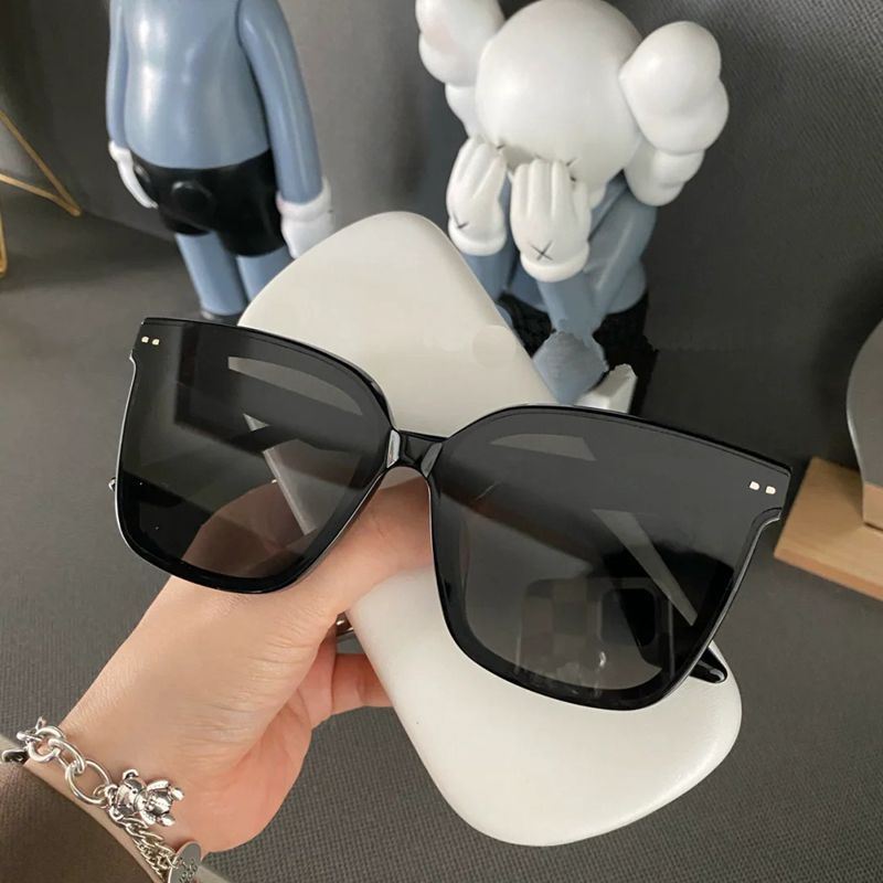 Oversized UV-Proof Streetwear Shades for Women
