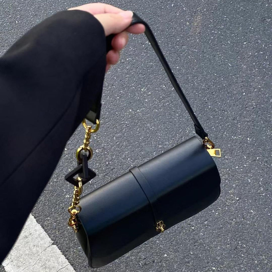 Women’s Chain Baguette Shoulder Bag