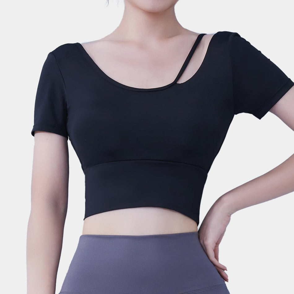 Navel-Length Yoga Tee – Padded & Stylish